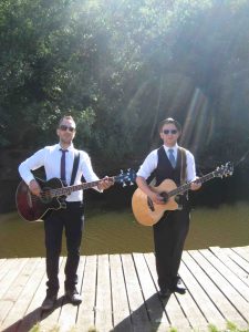 the-talents-acoustic-duo-in-normandy-for-a-wedding-reception