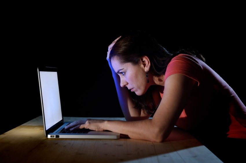 stressed-woman-computer-istock_000052917246_small